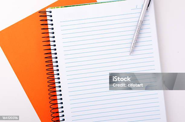 Cuaderno Con Espiral Foto de stock y más banco de imágenes de Bolígrafo de punta esférica - Bolígrafo de punta esférica, Carta - Documento, Cuaderno con espiral