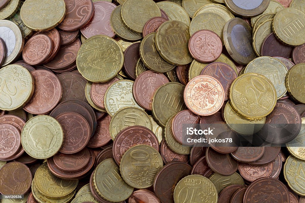 Monety Euro widok z góry - Zbiór zdjęć royalty-free (Bez ludzi)
