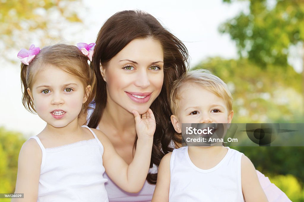 Portrait de famille heureuse - Photo de Adulte libre de droits