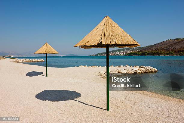 Photo libre de droit de Belle Plage Isolée De Trogir En Croatie banque d'images et plus d'images libres de droit de Baie - Eau - Baie - Eau, Beauté de la nature, Bleu