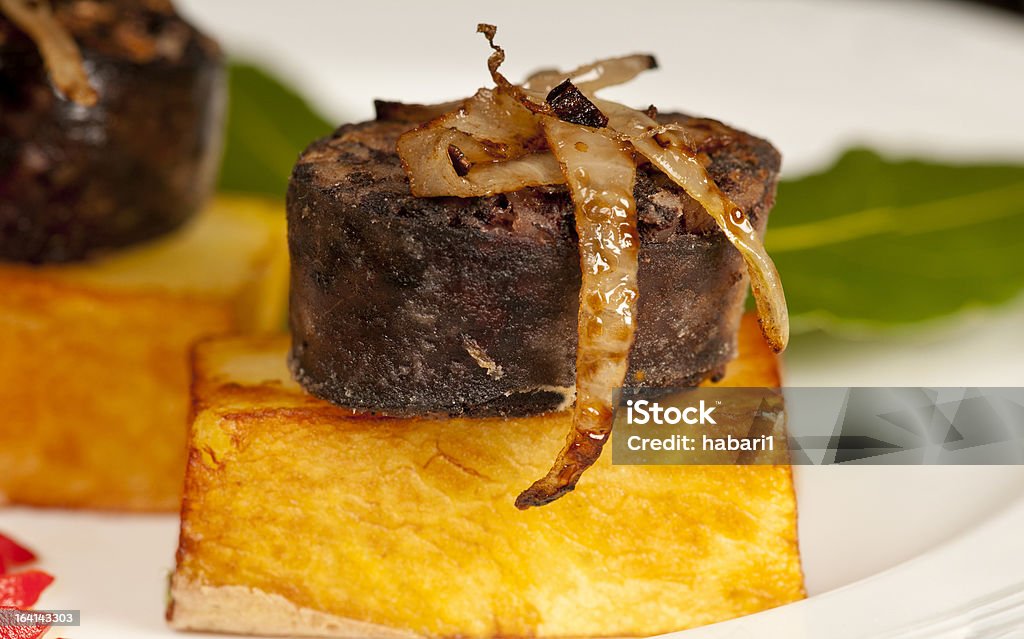 Morcilla au confit de pommes de terre avec des oignons - Photo de Aliment libre de droits