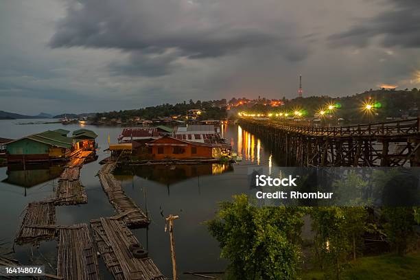 Vista Del Puente De Lunes Foto de stock y más banco de imágenes de Agua - Agua, Aire libre, Aislado