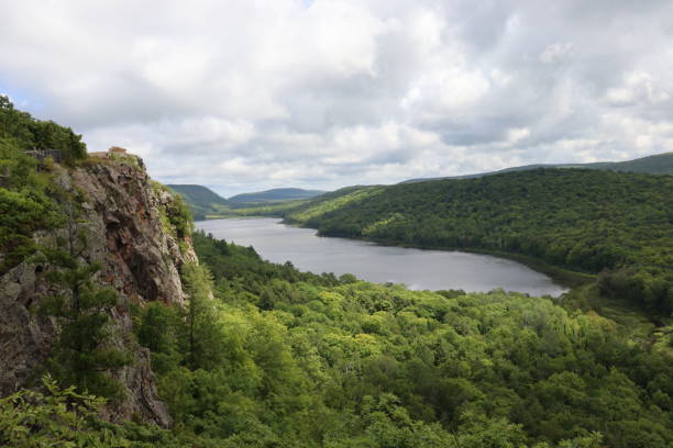 istock Lake of the Clouds 1641516911