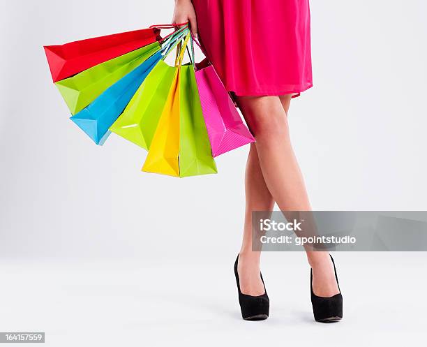 여자 전체 쇼핑 수하물 가득 찬에 대한 스톡 사진 및 기타 이미지 - 가득 찬, 가방, 고객