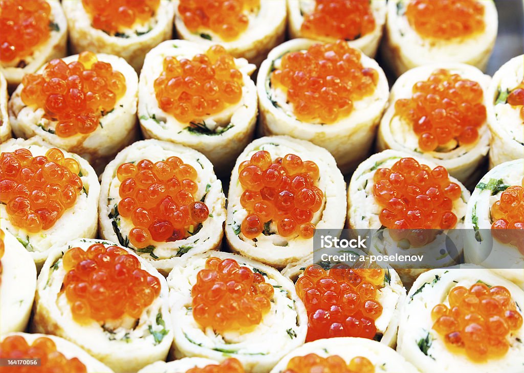 Rollos con salmón roe - Foto de stock de Alimento libre de derechos