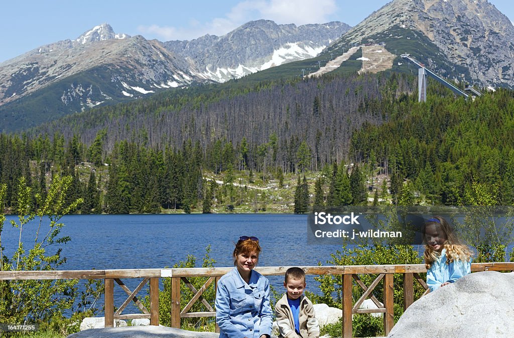 Strbske Pleso, Eslováquia) primavera Exibir e família - Foto de stock de Família royalty-free