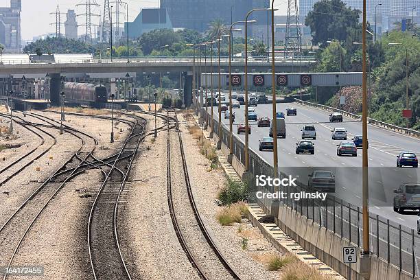 Caminhosdeferro E Autoestrada Em Tel Aviv Israel - Fotografias de stock e mais imagens de Ao Ar Livre