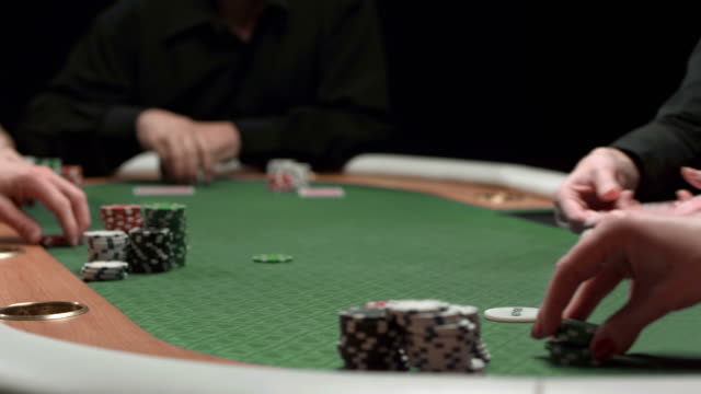 HD DOLLY: Dealing Cards For Texas Hold 'Em Poker Game