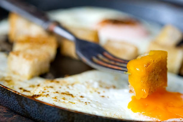 Scramble eggs with small toasted bread