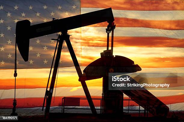 Foto de Americano De Petróleo e mais fotos de stock de Patriotismo - Patriotismo, Indústria, Poço de Petróleo