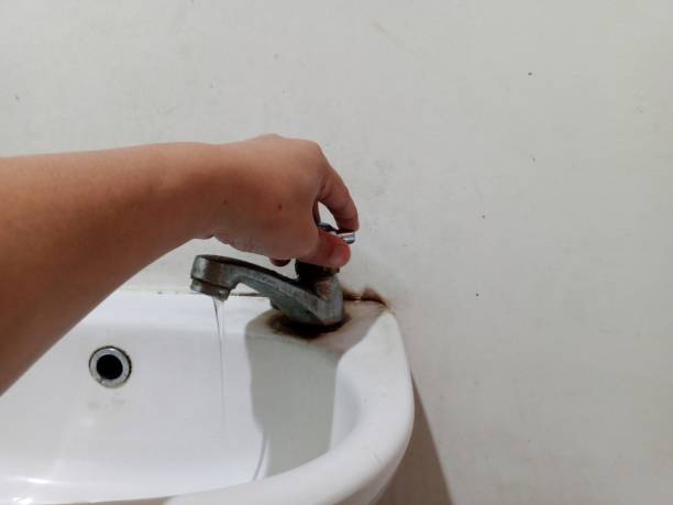 istock Photo is turning on the water 1641913189