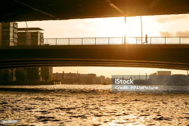 The Brücke Stockfoto und mehr Bilder von Abstrakt - Abstrakt, Aktiver Lebensstil, Aktivitäten und Sport