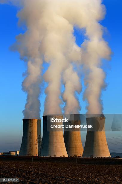 Вечернее Представление Атомная Электростанция Dukovany — стоковые фотографии и другие картинки Атом