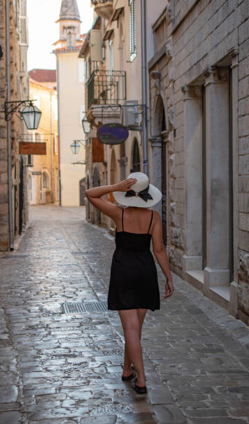 istock Elegantly dressed woman with hat 1641950674