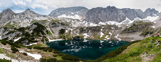 lago drachensee - austria mountain panoramic ehrwald fotografías e imágenes de stock