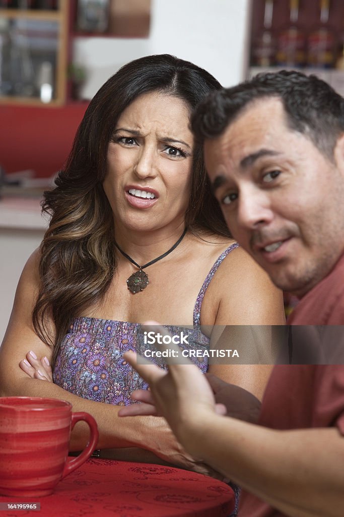 Produciendo mujer con hombre en Cafe - Foto de stock de Dos personas libre de derechos