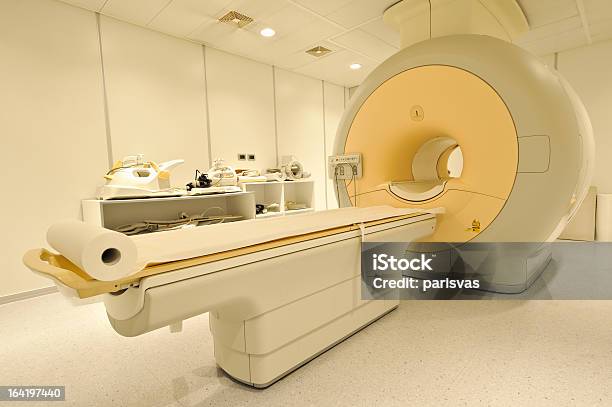 Obrazowanie Metodą Rezonansu Magnetycznego Magnetic Resonance Skaner - zdjęcia stockowe i więcej obrazów Analizować