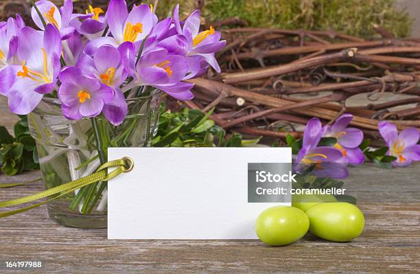 De Pascua Foto de stock y más banco de imágenes de Amarillo - Color - Amarillo - Color, Azafrán - Familia del Iris, Blanco - Color