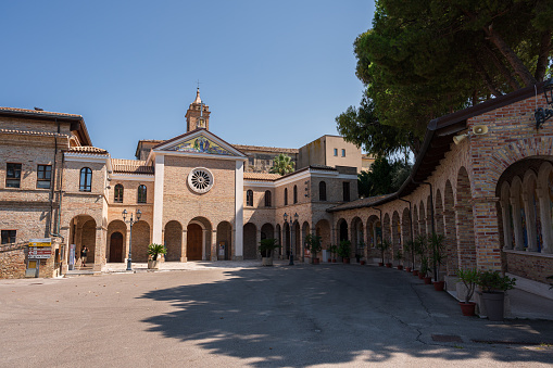 The sanctuary of the Madonna dello Splendore is a cult building in Giulianova, with the convent, the miraculous fountain and the Art Museum of Splendor and the Padre Candido Donatelli Library