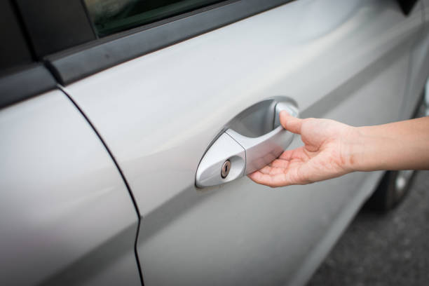 istock Hand opens the car door. 1642044745