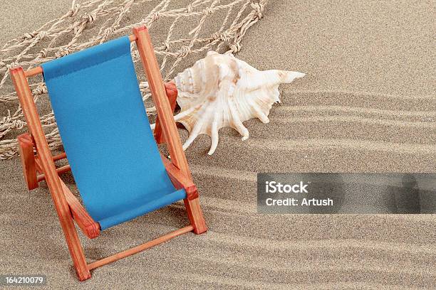 Concha Do Mar E Sol Na Areia Lounger - Fotografias de stock e mais imagens de Areia - Areia, Concha do mar, Espreguiçadeira