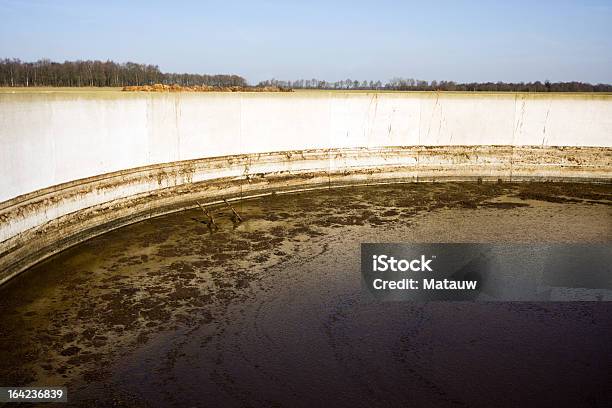 Armazenamento De Estrume - Fotografias de stock e mais imagens de Estrume - Estrume, Compartimento de Arrumação, Gado - Mamífero ungulado