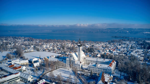 istock Snowy church 1642407648