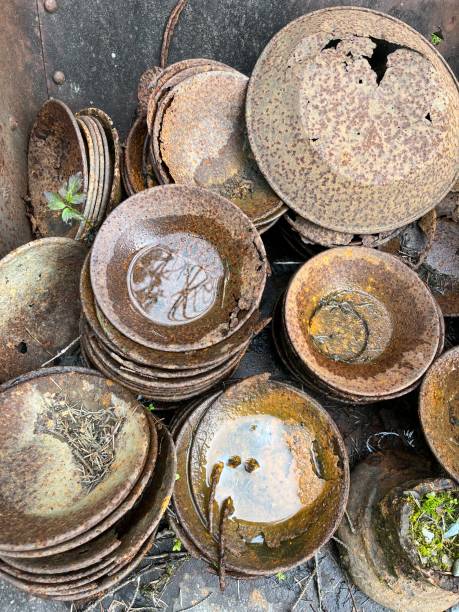 rusty old gold pans in the rain. - antique old fashioned close up color image imagens e fotografias de stock