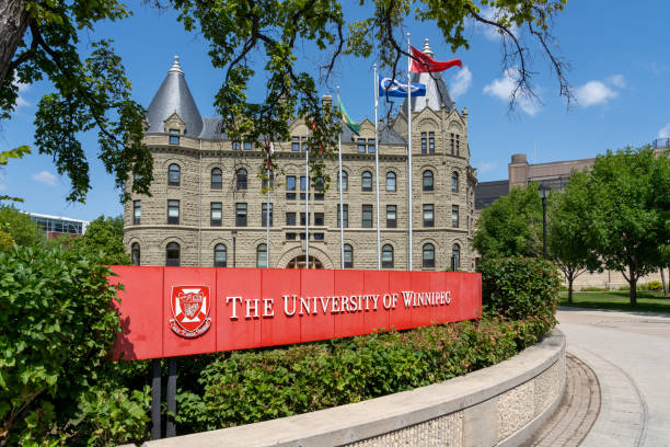 die universität von winnipeg in winnipeg, manitoba, kanada. - canada manitoba university winnipeg stock-fotos und bilder