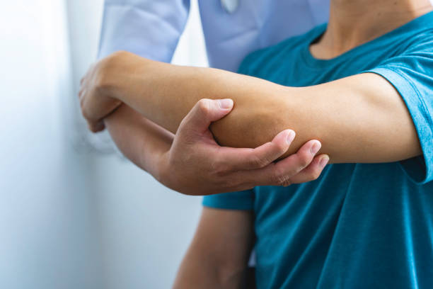 istock Physician consulting patients about elbow muscle pain problem ,office syndrome problems, physiotherapy diagnosis concept 1642438574