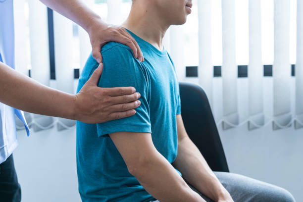 istock Physician consulting patients about shoulder pain problems ,office syndrome problems, physiotherapy diagnosis concept 1642449685
