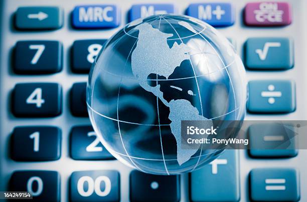 Globus Auf Rechner Amerika Karte Stockfoto und mehr Bilder von Amerikanische Kontinente und Regionen - Amerikanische Kontinente und Regionen, Ausverkauf, Bankgeschäft