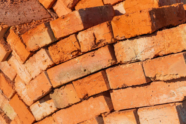 many red bricks. the bricks is used in construction. bricks material. construction concept - stacking stone rock full imagens e fotografias de stock