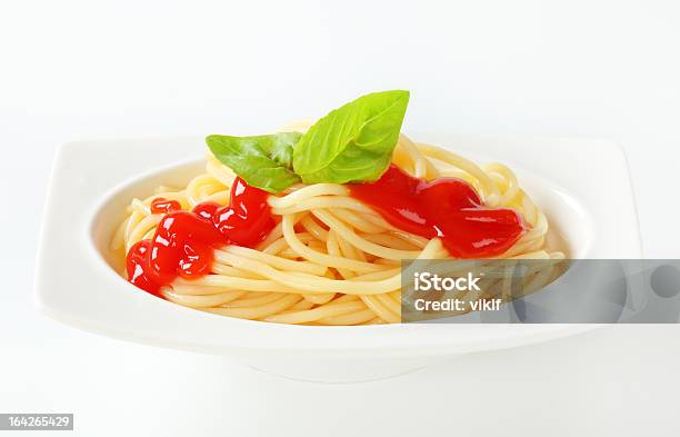 Photo libre de droit de Spaghetti Avec Ketchup banque d'images et plus d'images libres de droit de Aliment - Aliment, Aliment cuit à l'eau, Aliment en portion