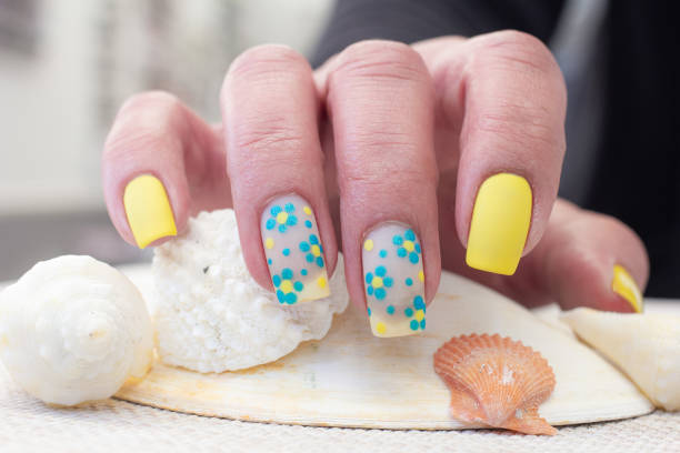istock Summer Flower Nail Art Design 1642951444