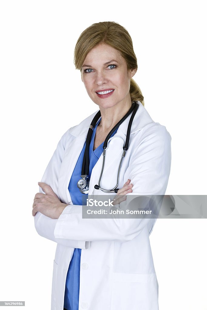 Dojrzała kobieta lekarz prowadzący badanie lub pielęgniarkę zaangażowaną w badanie - Zbiór zdjęć royalty-free (Białe tło)