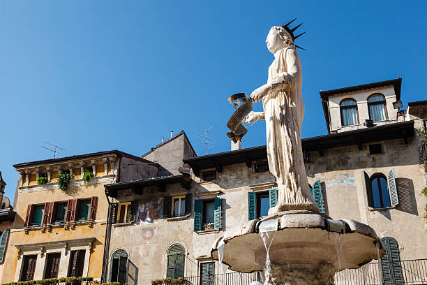 istock Fountain and Statue of Madonna on Piazza delle Erbe 164302347