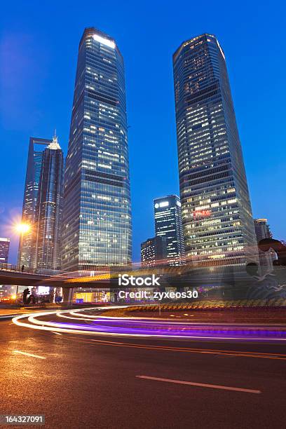 Shanghai Di Notte - Fotografie stock e altre immagini di Aiuola - Aiuola, Albergo, Albergo di lusso