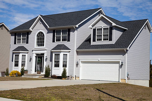 istock Beautiful Suburban House 164349372