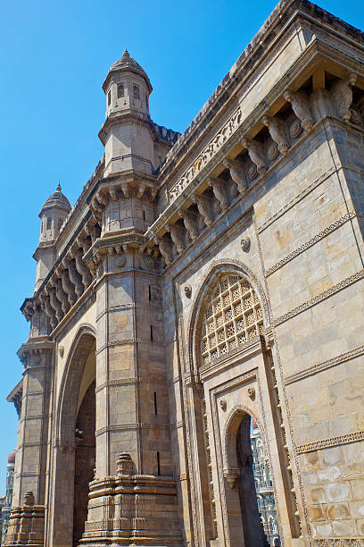 acodado vista de la puerta de entrada a la india - vertical gateway to india famous place travel destinations fotografías e imágenes de stock