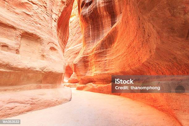 Como Siq Petra Perda De Rock Cidade Da Jordânia - Fotografias de stock e mais imagens de Arenito - Arenito, Deserto, Desfiladeiro o Siq