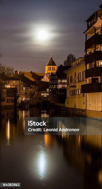 Mond Über Ill Fluss Im Viertel La Petite France Strasbourg Stockfoto und mehr Bilder von Abenddämmerung