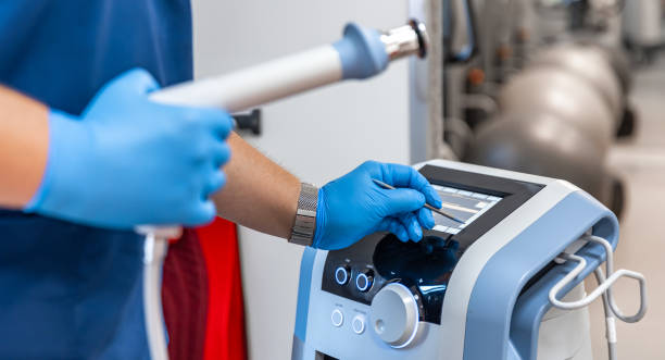 istock Shock wave therapy device with male doctor hands in rubber gloves. 1643829089
