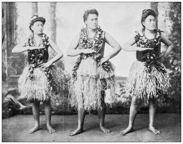 ilustrações de stock, clip art, desenhos animados e ícones de hawaii, antique photo: hula girls - ceremonial dancing