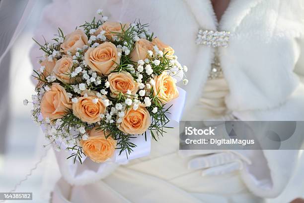 Belo Bouquet De Casamento - Fotografias de stock e mais imagens de Adulto - Adulto, Aniversário especial, Beleza