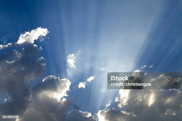 Raggio Di Luce - Fotografie stock e altre immagini di Dopo la pioggia viene il sereno - Dopo la pioggia viene il sereno, Nube, Affettuoso