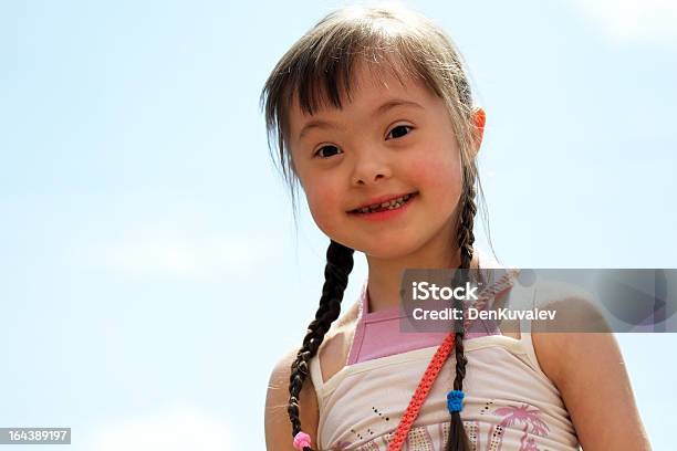 Retrato De Chica Foto de stock y más banco de imágenes de Síndrome de Down - Síndrome de Down, Niño, Etnias asiáticas e indias