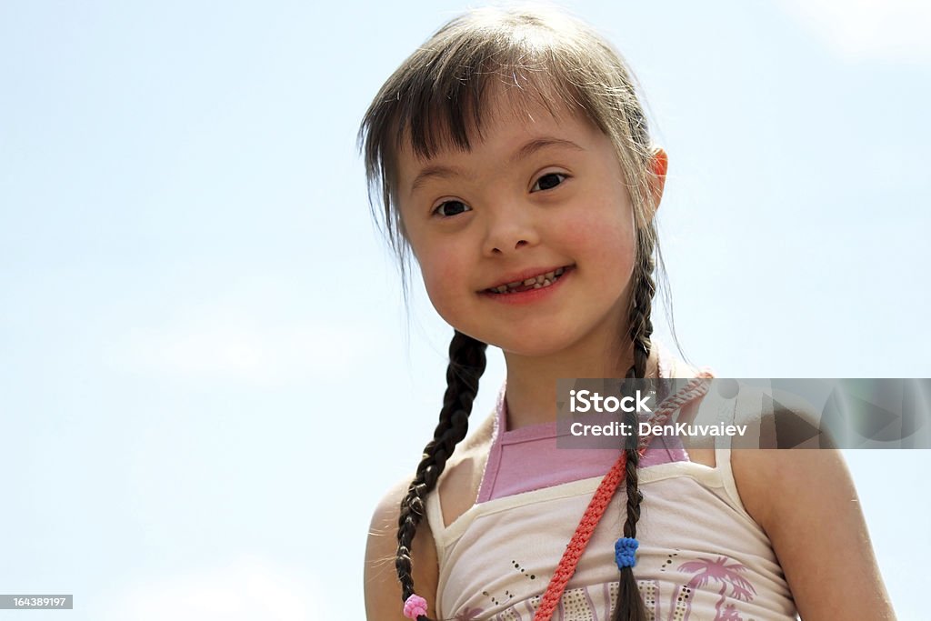 Retrato de uma menina. - Foto de stock de Síndrome de Down royalty-free