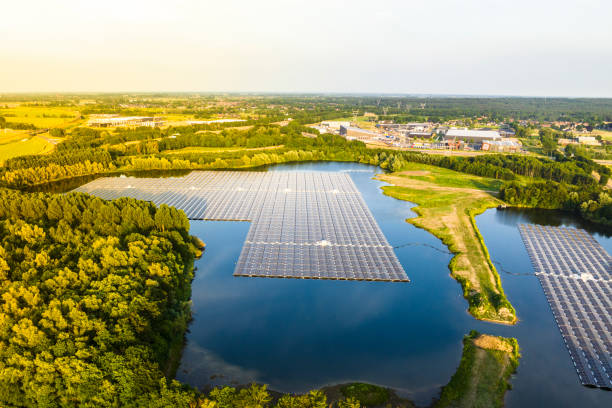 istock Floating solar farm producing clean renewable electricity energy 1643978427