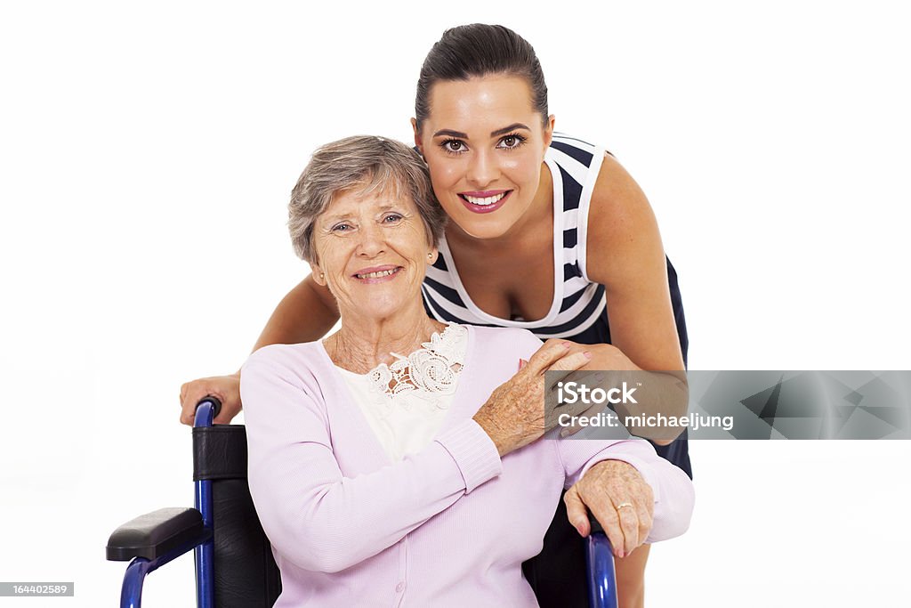 Felice senior madre con sua figlia adulta - Foto stock royalty-free di Sedia a rotelle